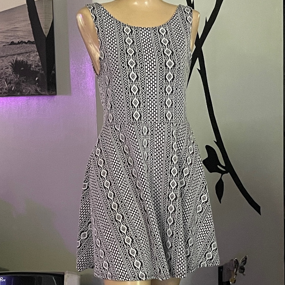 LA BREEZE Black and White Patterned Women's Sleeveless Dress (S/M See Pics!)
